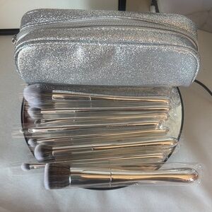 ilo Cosmetic x Beauty Finds Silver Glitter Makeup Brush Set with Case NWT
